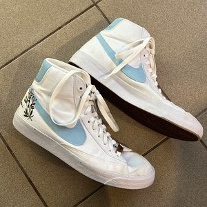 NIKE INDIGO SNEAKERS